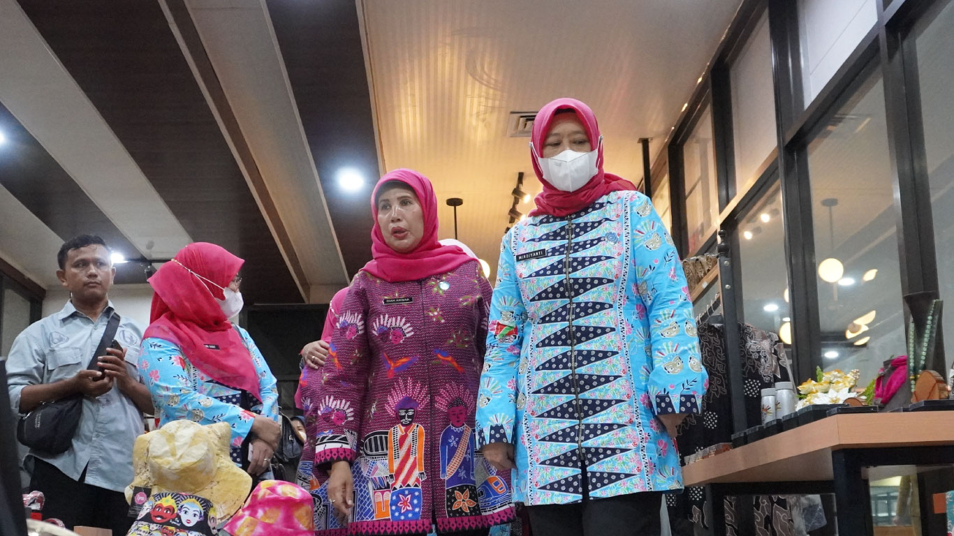 Kunjungan Ibu Mirdiyanti ke Gerai Dekranasda Wilayah Jakarta Timur